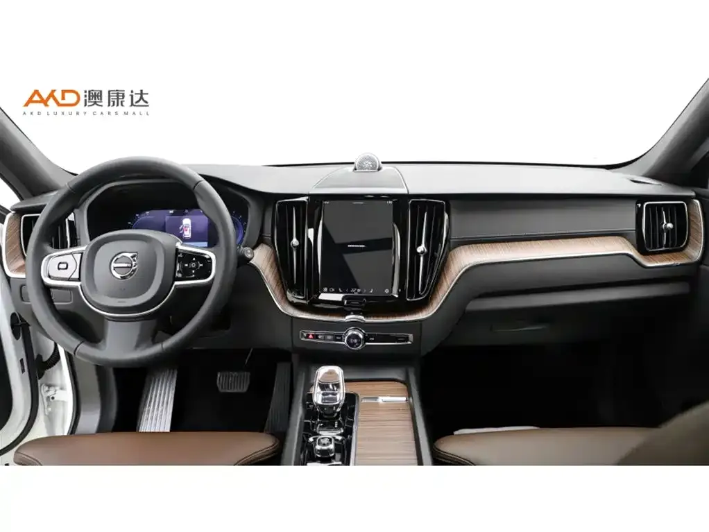 Volvo XC60 — фото 10