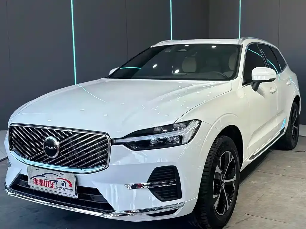 Volvo XC60 — фото 1