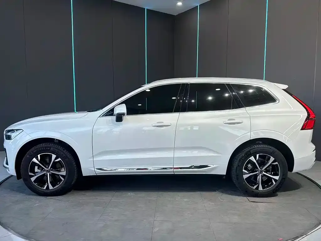 Volvo XC60 — фото 10
