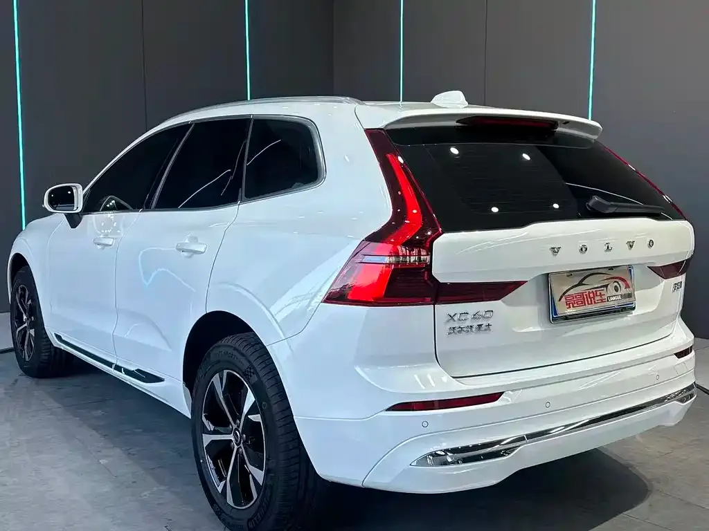 Volvo XC60 — фото 8