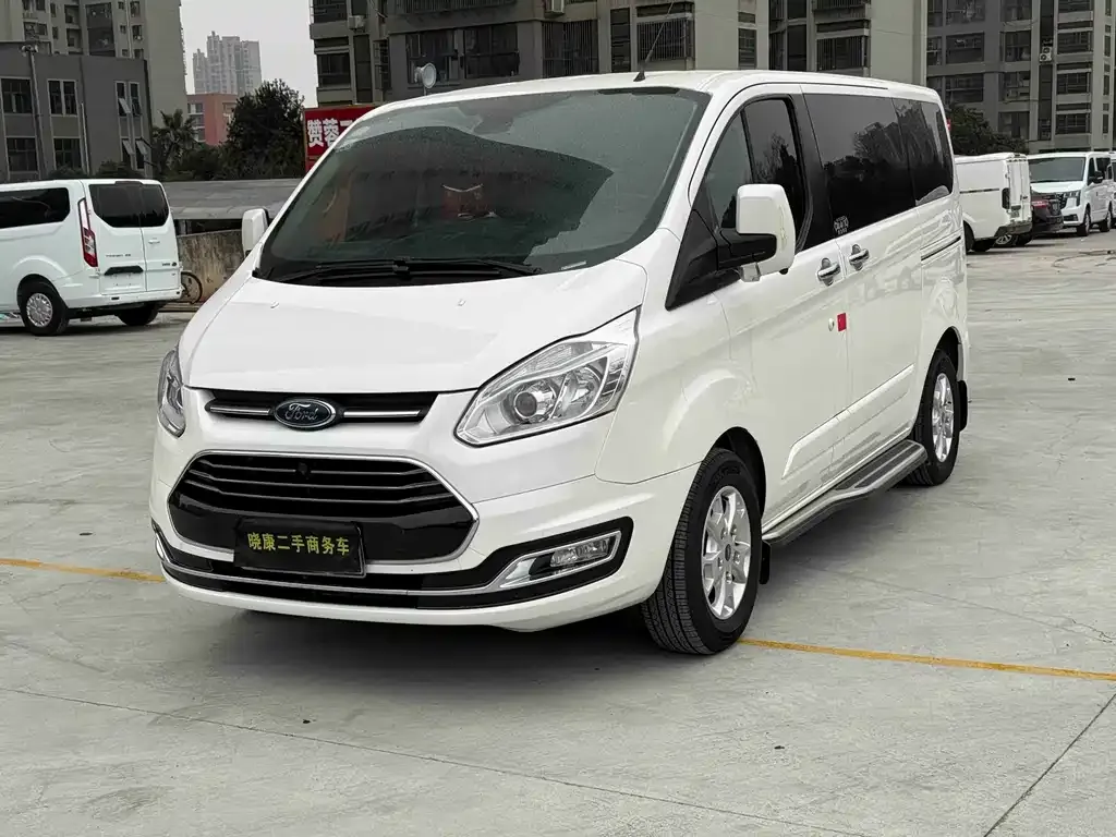Ford Tourneo — фото 1