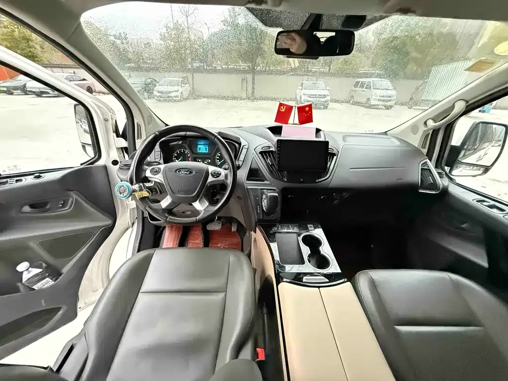 Ford Tourneo — фото 8