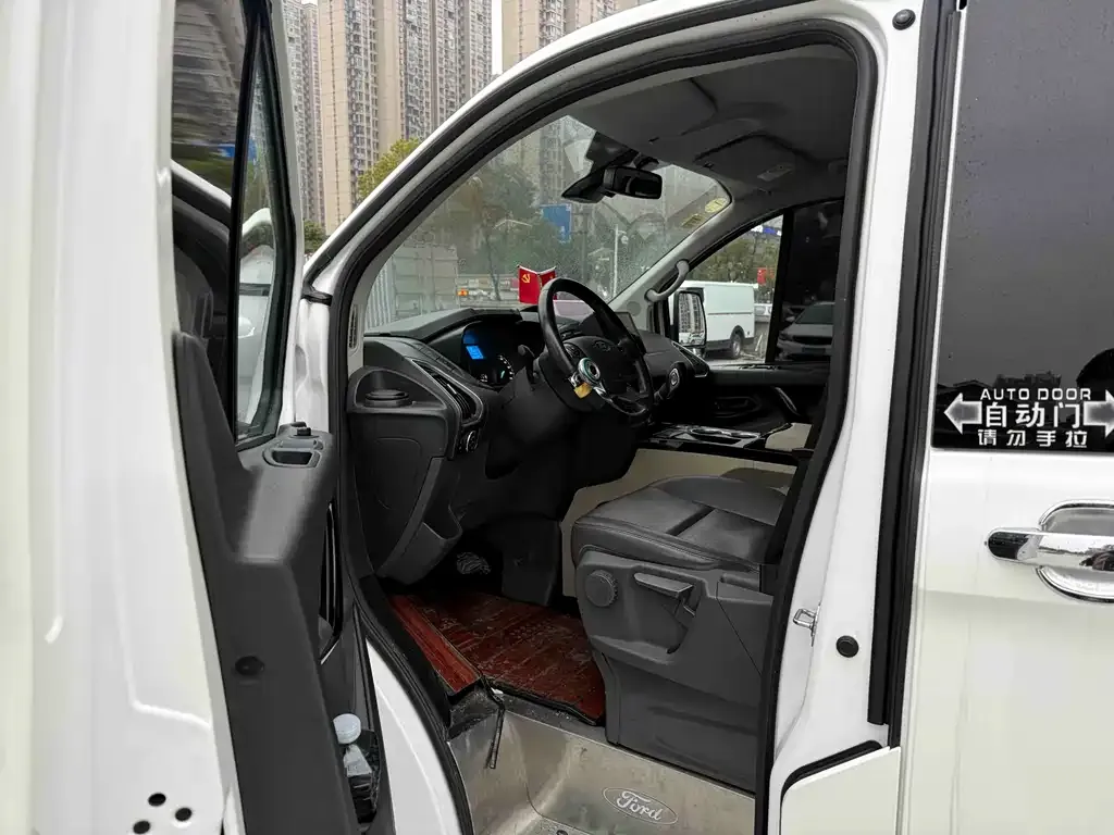 Ford Tourneo — фото 2