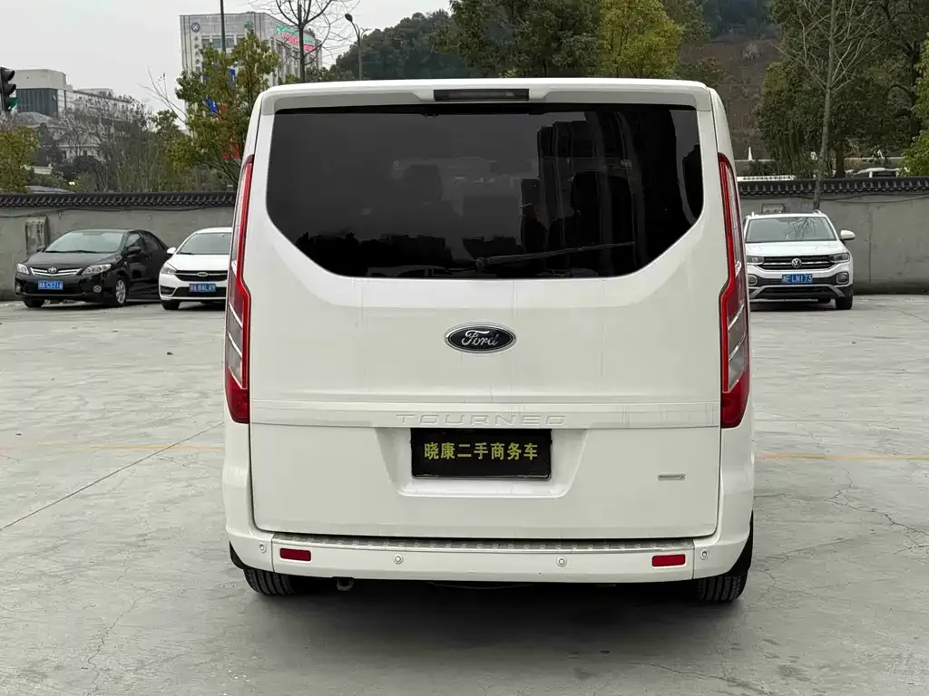 Ford Tourneo — фото 10