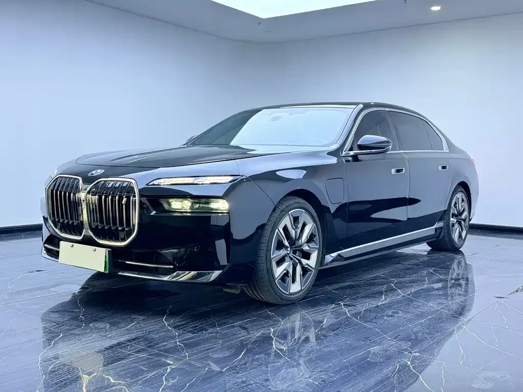 BMW i7 — фото 1
