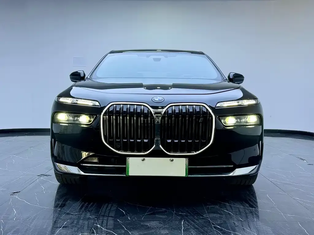 BMW i7 — фото 2