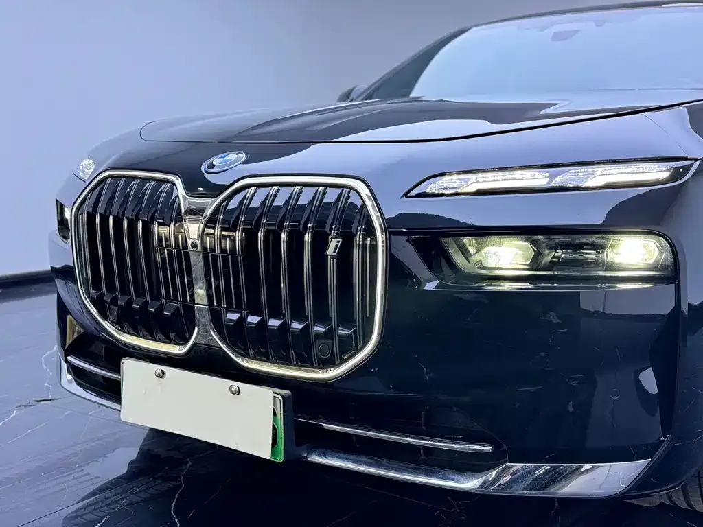 BMW i7 — фото 6
