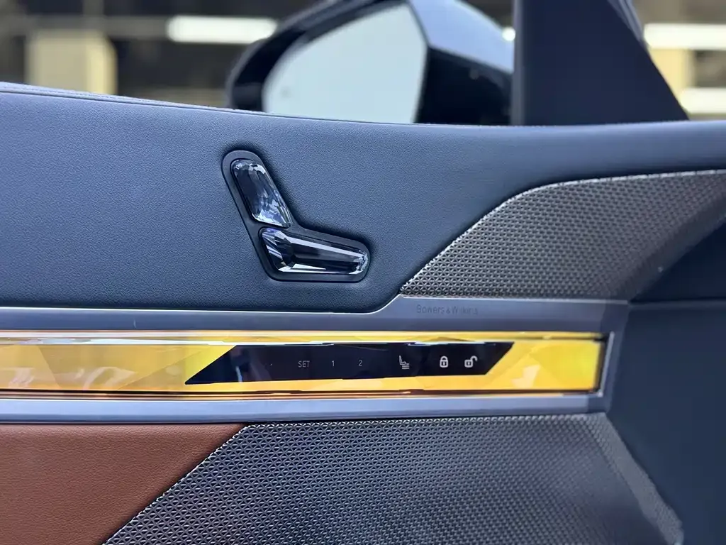 BMW i7 — фото 10