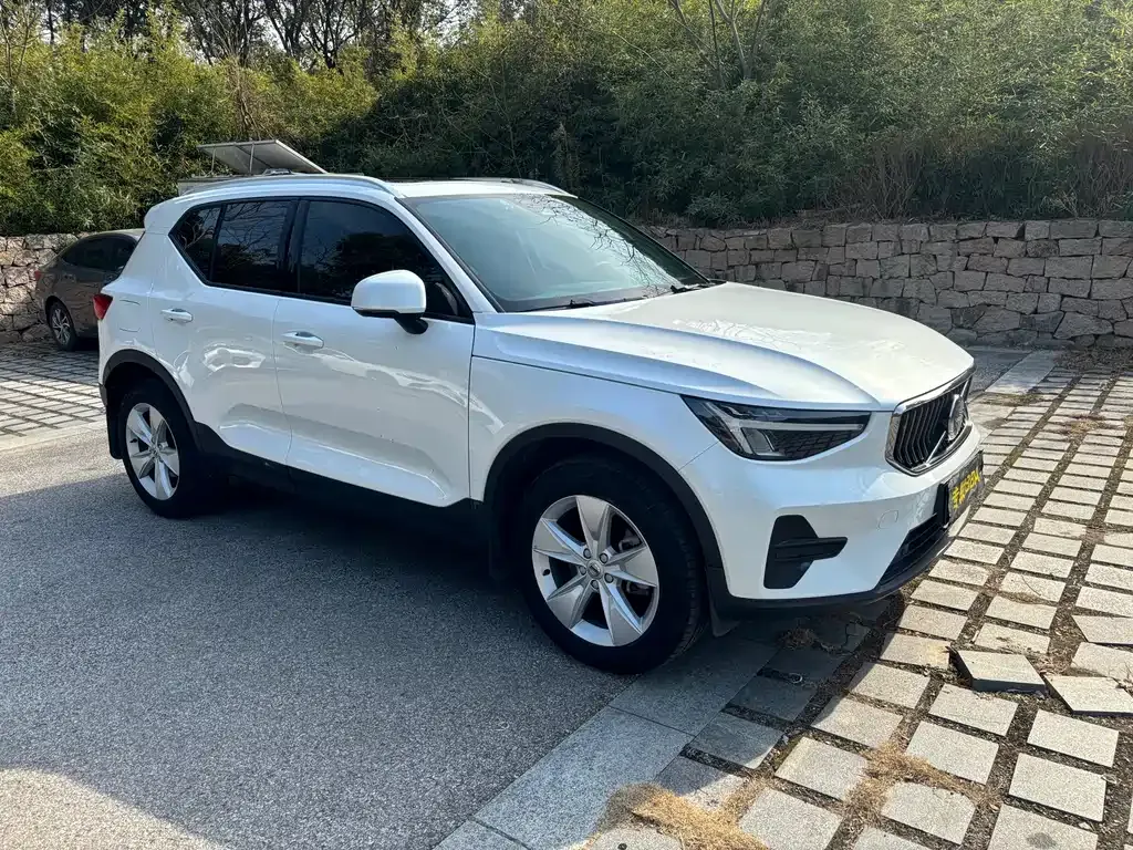 Volvo XC40 — фото 9