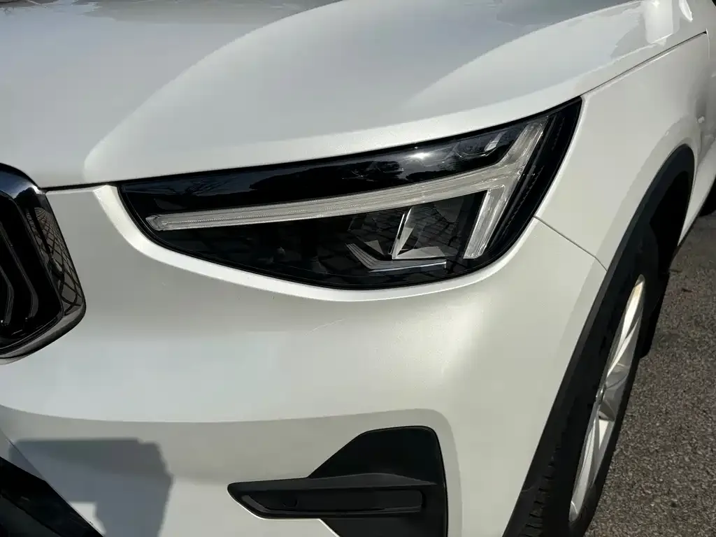 Volvo XC40 — фото 10
