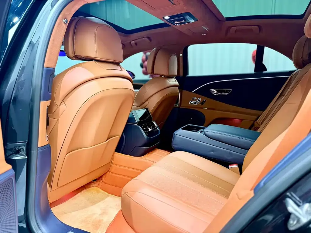 Bentley Flying Spur — фото 7