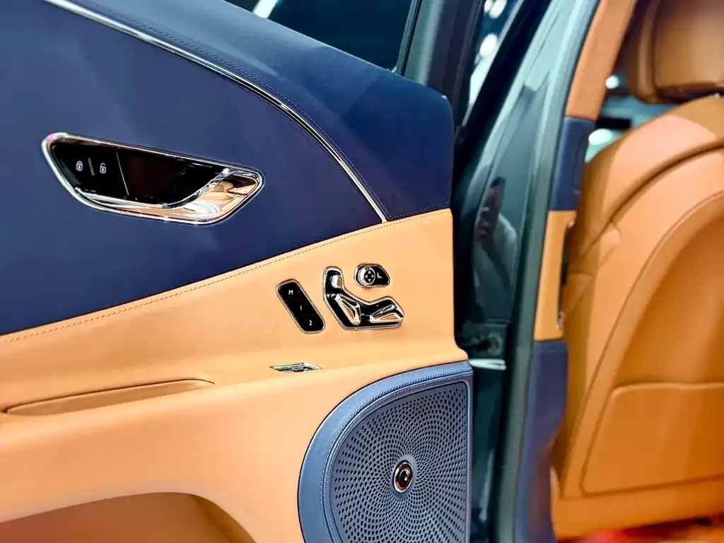 Bentley Flying Spur — фото 3