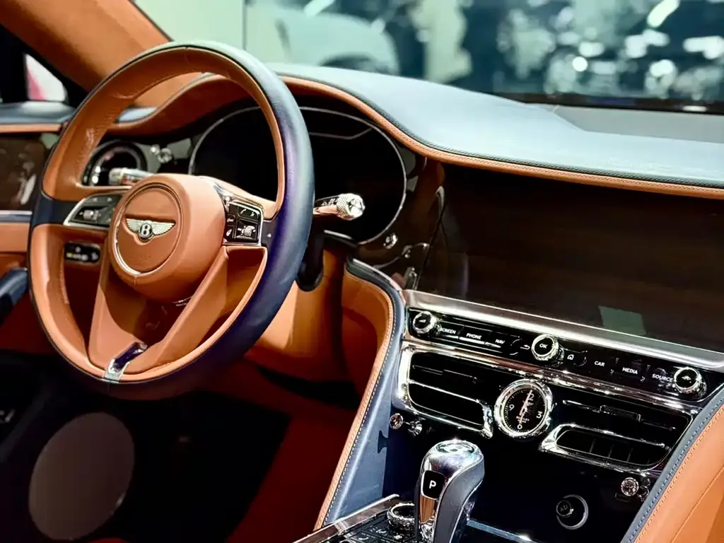 Bentley Flying Spur — фото 10