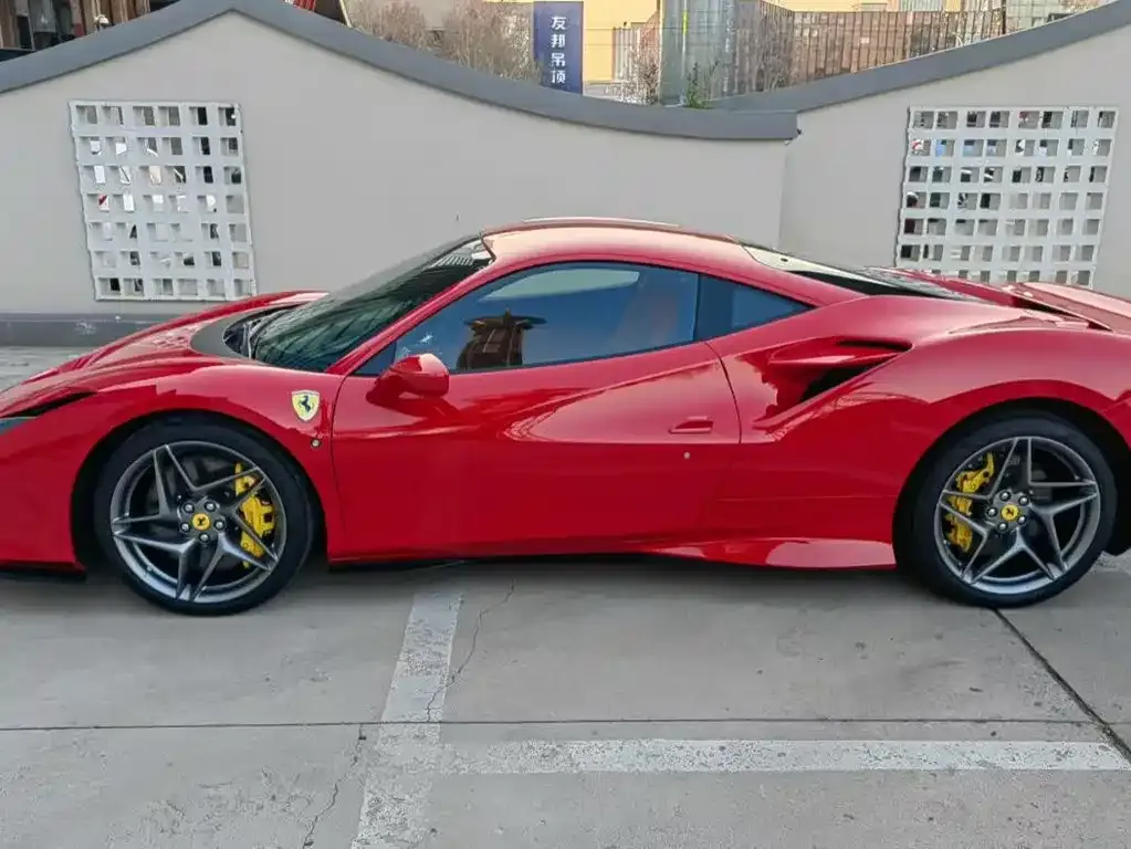 Ferrari F8 — фото 9