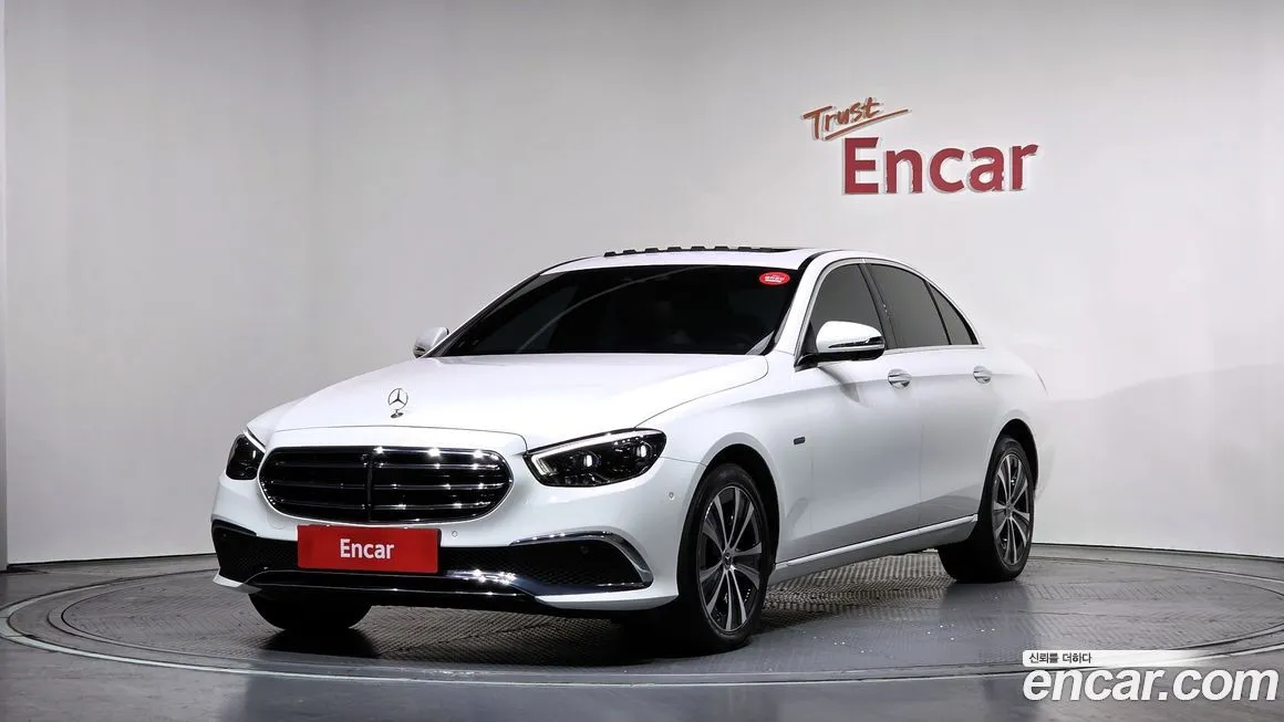 Mercedes-Benz E-Class — фото 1