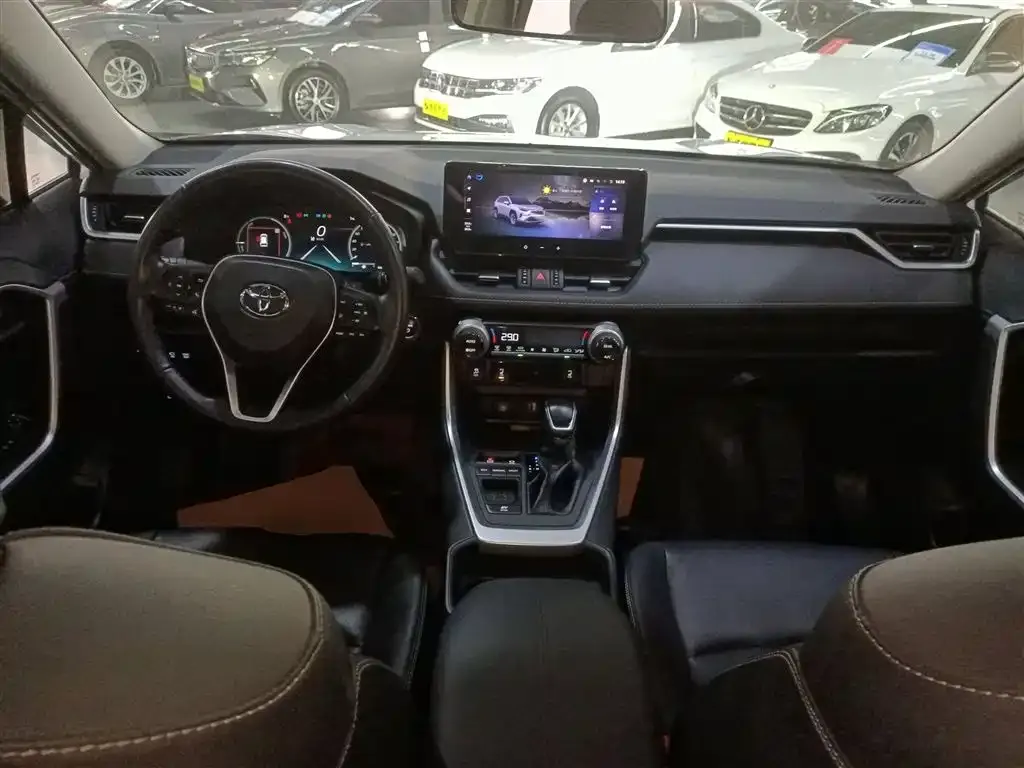 Toyota RAV4 — фото 5