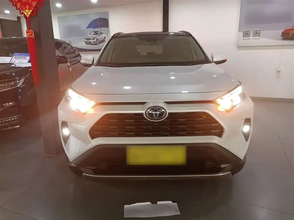 Toyota RAV4 — фото 3
