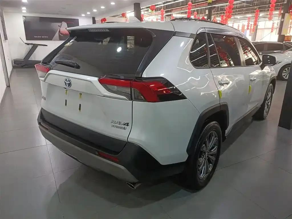 Toyota RAV4 — фото 6