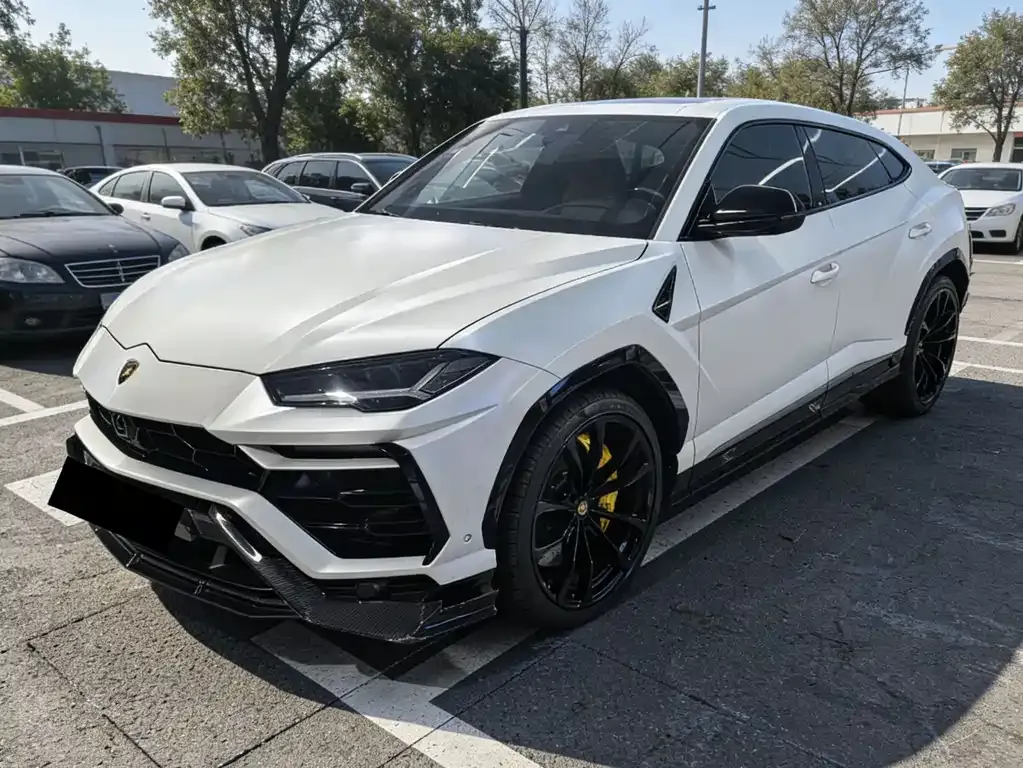 Lamborghini Urus — фото 1