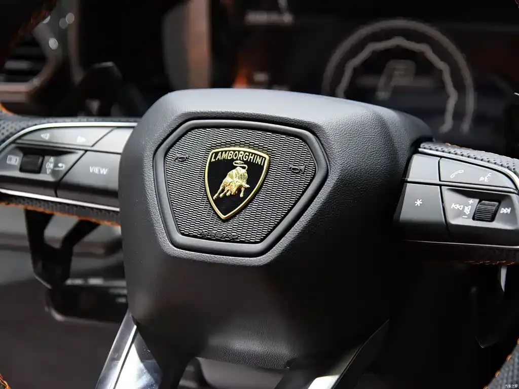Lamborghini Urus — фото 9