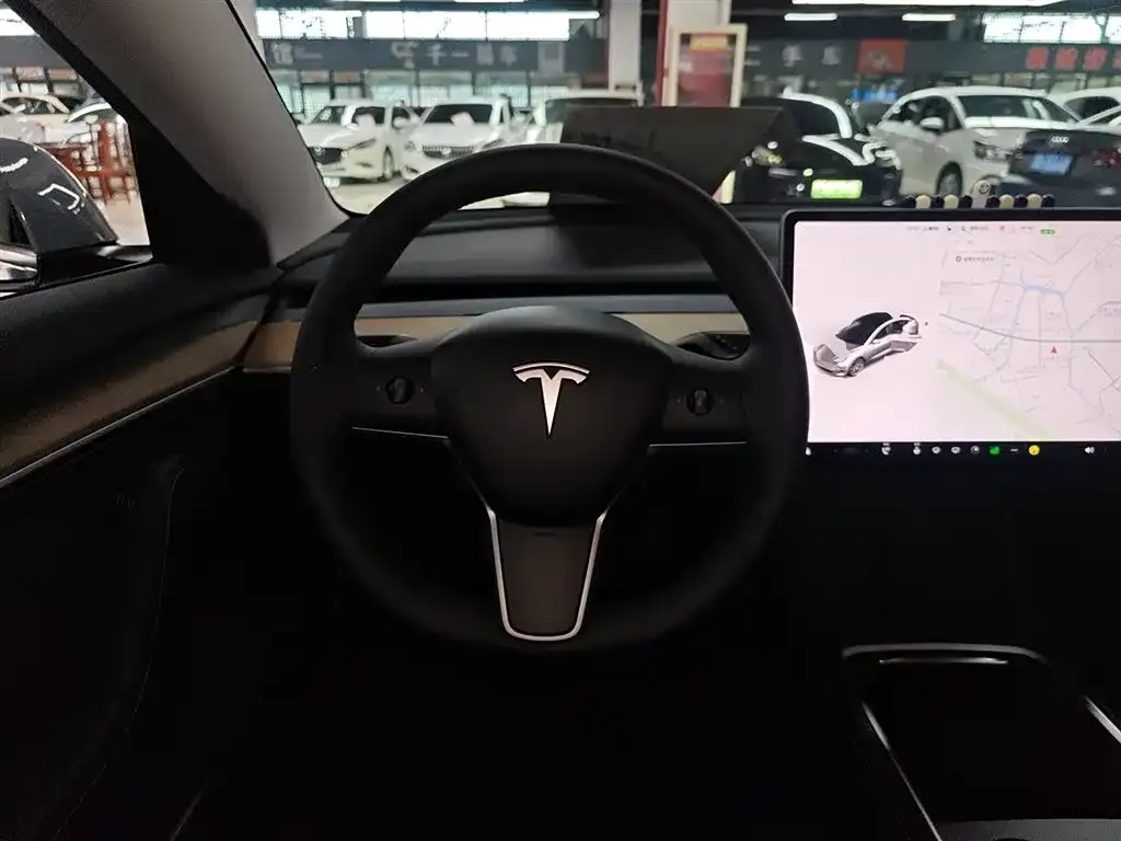 Tesla Model 3 — фото 5