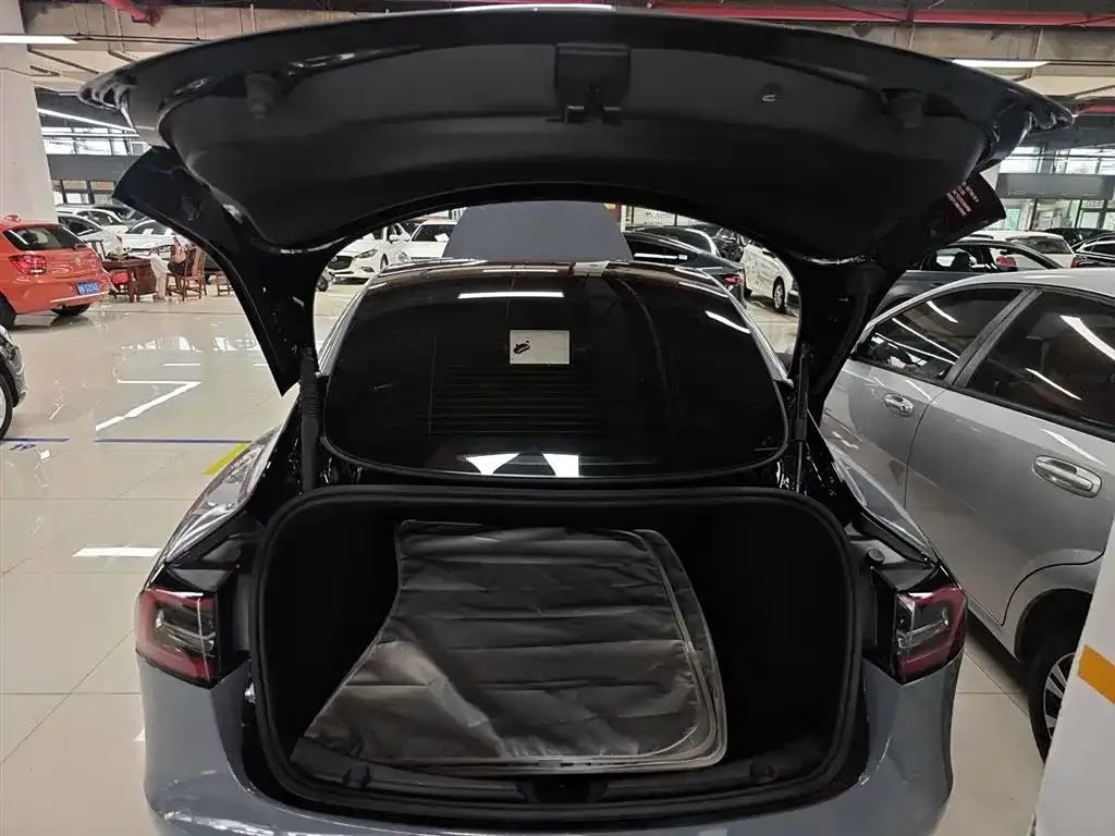 Tesla Model 3 — фото 9