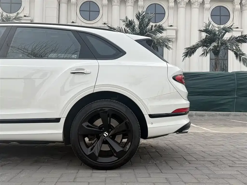 Bentley Bentayga — фото 3