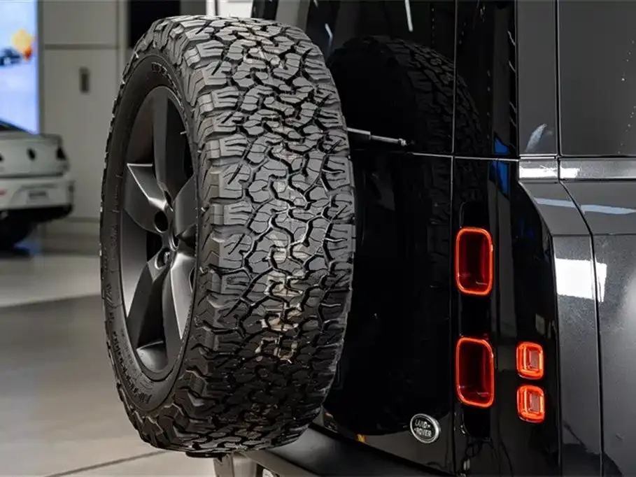 Land Rover Defender — фото 10
