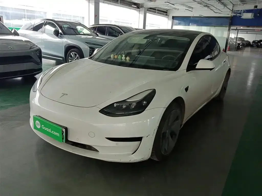 Tesla Model 3 — фото 1