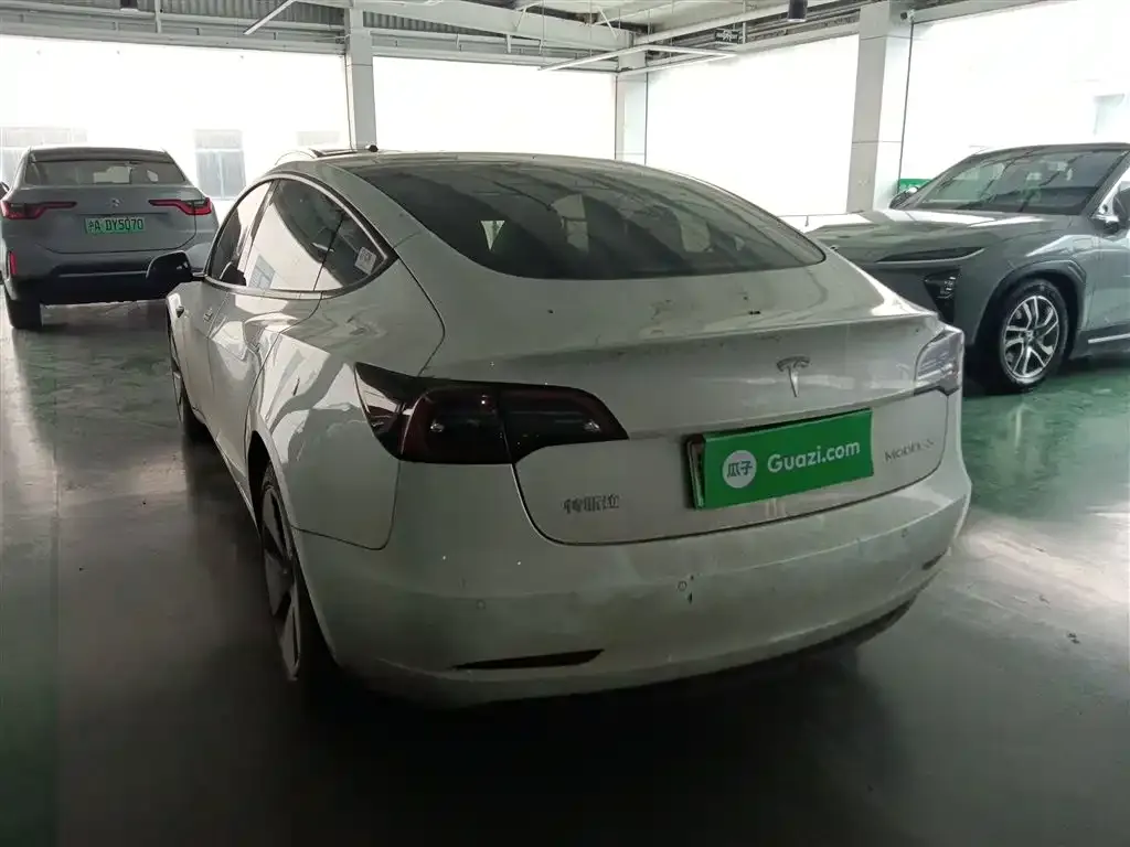Tesla Model 3 — фото 3