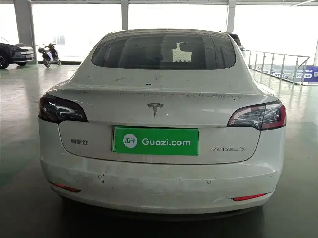 Tesla Model 3 — фото 2