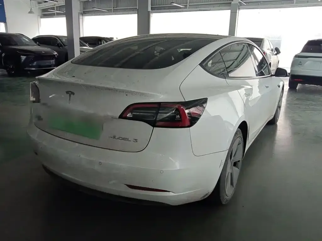 Tesla Model 3 — фото 7