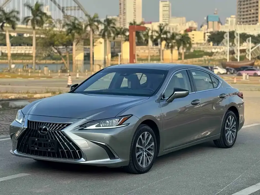 Lexus ES — фото 1