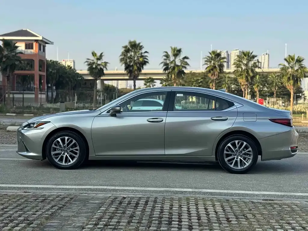 Lexus ES — фото 9