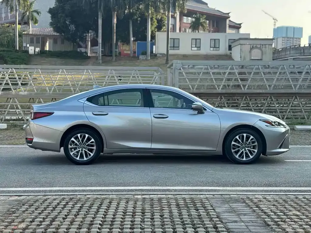 Lexus ES — фото 6