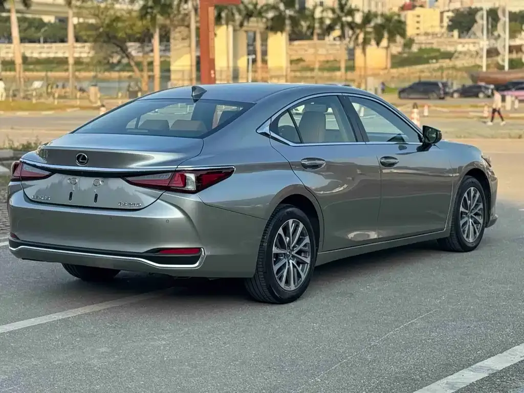 Lexus ES — фото 10