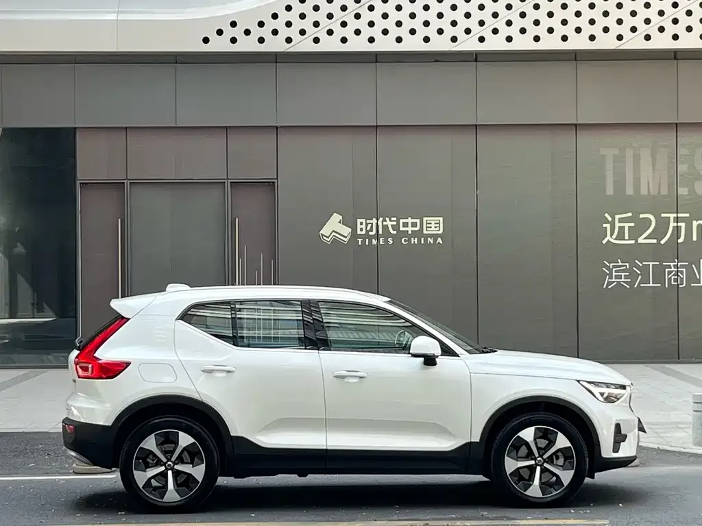 Volvo XC40 — фото 5