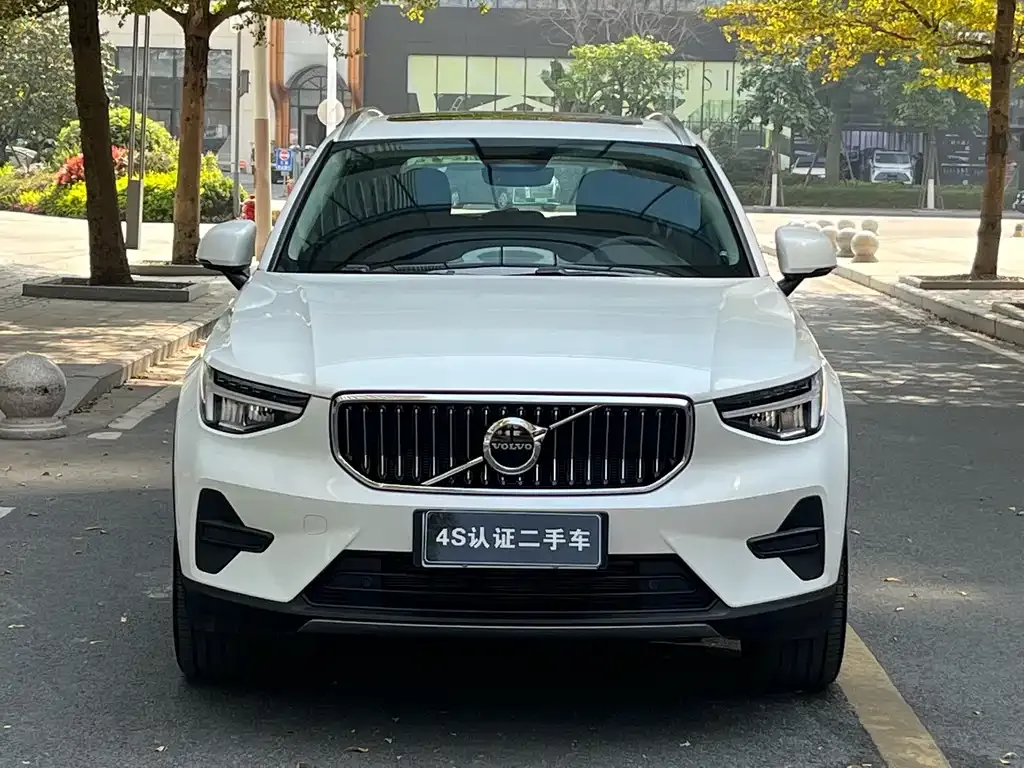 Volvo XC40 — фото 3