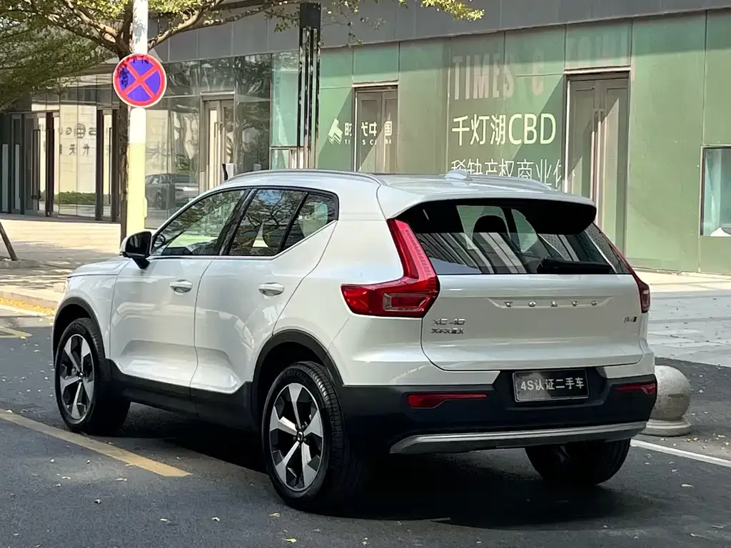 Volvo XC40 — фото 4