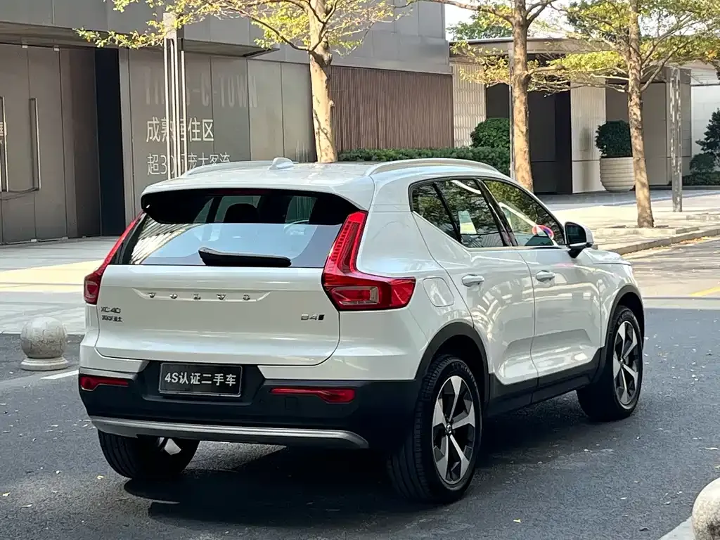 Volvo XC40 — фото 7