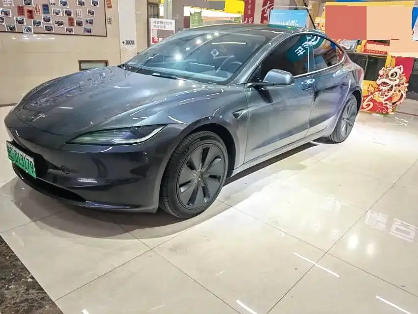 Tesla Model 3 — фото 1
