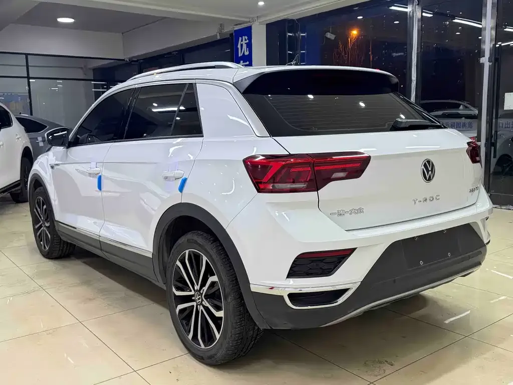 Volkswagen T-Roc — фото 7