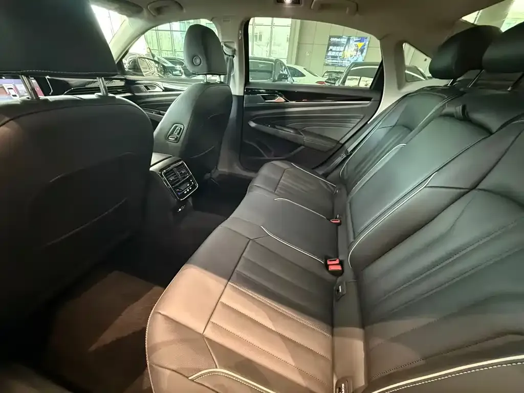 Volkswagen Passat — фото 8