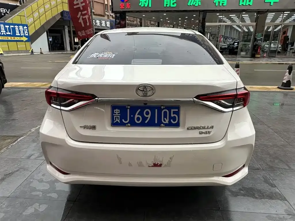 Toyota Corolla — фото 5