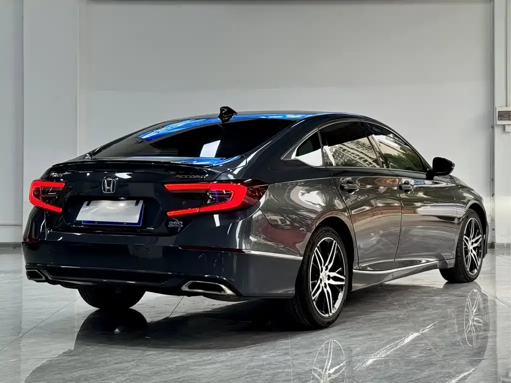 Honda Accord — фото 8