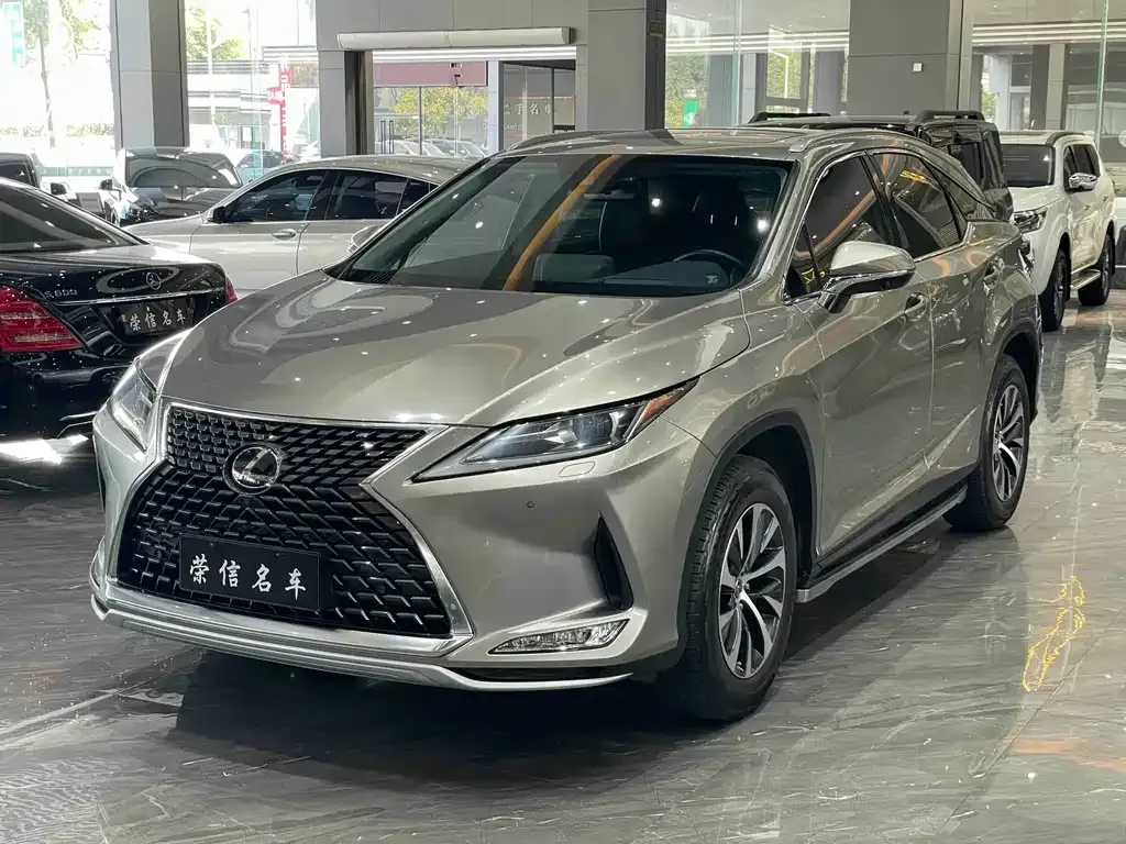 Lexus RX — фото 1