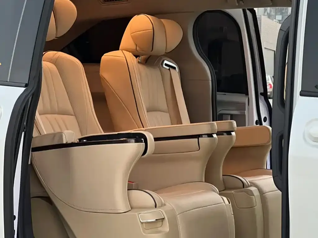 Toyota Sienna — фото 8