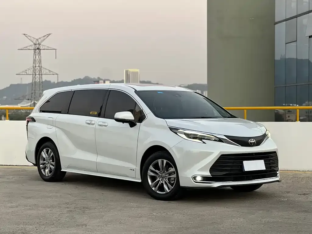 Toyota Sienna — фото 7