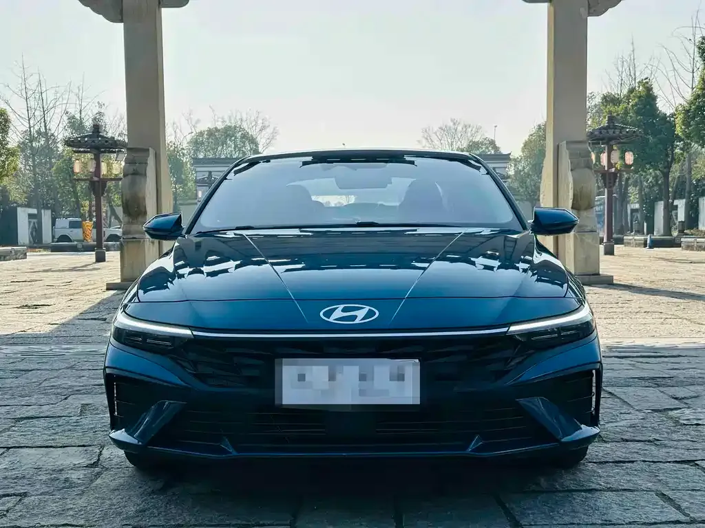 Hyundai Elantra — фото 3