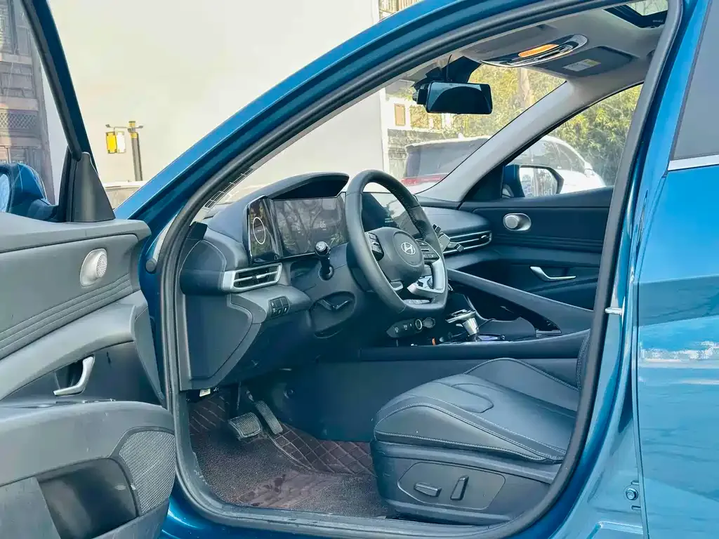 Hyundai Elantra — фото 2
